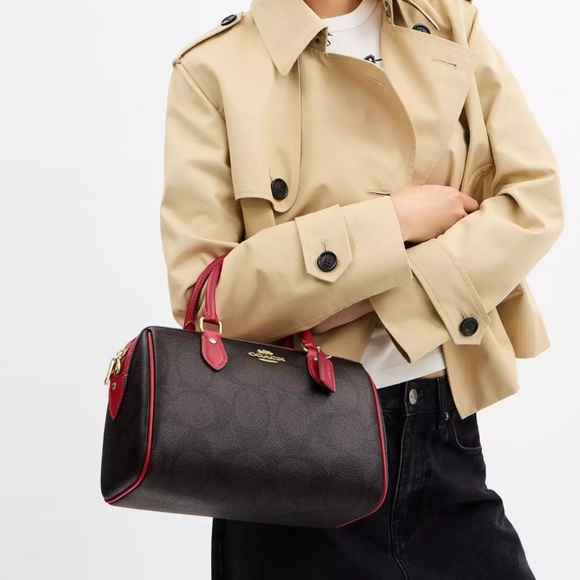 Rowan Satchel Bag
In Maxi Signature Canvas ♥️🐻 - Picture 6 of 7